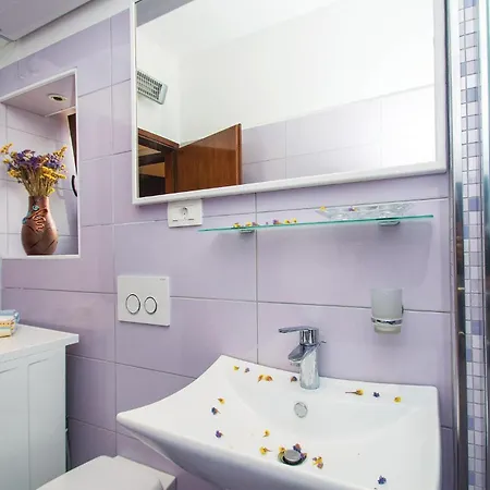 Cozy In Ruzici With Kitchen Holiday home *