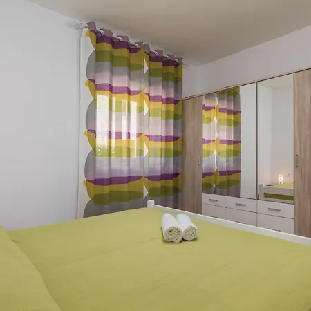 Cozy In Ruzici With Kitchen Holiday home