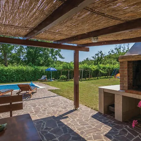Cozy In Ruzici With Kitchen