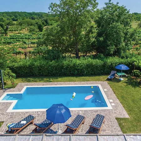 Cozy In Ruzici With Kitchen Holiday home *