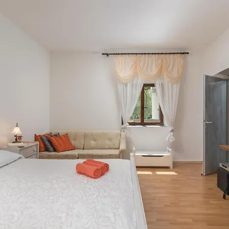 Cozy In Ruzici With Kitchen Holiday home Ruzici (Sveta Nedelja)